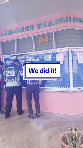 Building our MUET bulletin board like a pro...because why not? #MUETunMUTE #bulletinboard #newsletter #praukomets #kometstrivefoward #KoMeTSHebat #schoollife