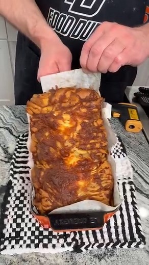 Pull apart cheesy garlic bread loaf! 🧄🍞 | Brain Food