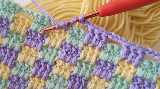 Super Easy 3 Color Crochet Blanket Pattern For Beginners - Free Crochet Patterns for Blankets, Toys & More