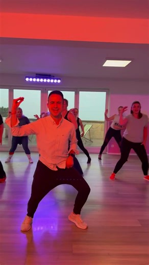 Love ❤️❤️❤️ #ikoiko #flashmob #linedance #ballidigruppo ‪@motsimabuse-dietaunustanzs7921‬