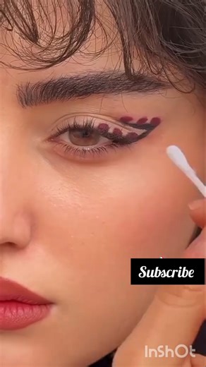 Eye liner hack😍👀#meakuptutorial #easy tutorial #eyeliner #shortsfeed #viral#trendingshorts#ytshorts