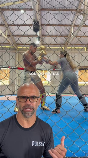 Vocês viram esse vídeo do @alexpoatanpereira10 no boxe com a @mariavivieira? Pega a visão! 🥊