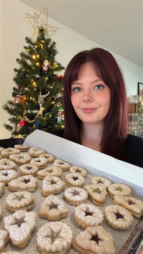 pretty sure this linzer cookie recipe pays my mortgage every december. 💀 but it’s “famous” for a reason - all you need is 5 ingredients your favorite fillings for the cutest, most buttery holiday treat! also, 10/10 recommend the mini version, they’re the perfect size for a cookie box. 🙂‍↔️🎄⭐️ . . . . #linzercookies #minicookies #cookierecipes #christmascookies #holidaybaking | Sunday Table