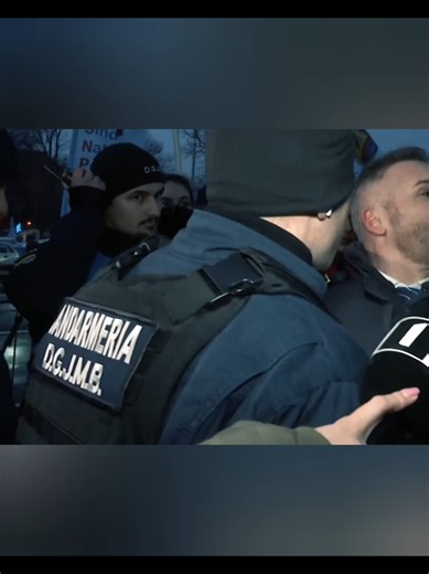 Scandal în fața Guvernului, Cosmin Dorobanțu (sindicat ANP) a vrut să intre peste Ilie Bolojan #fyp #foryoupage #fyv #trending #buculeiion