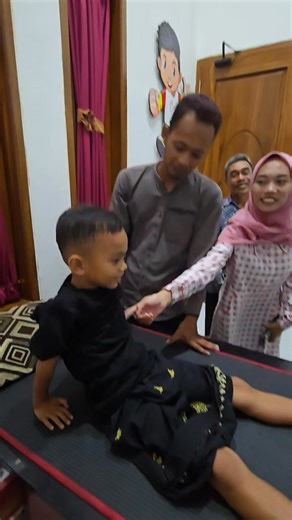 Rumah Sunat Tuban on Instagram: "Anak hebat ini, baru kelas 1 SD sudah berani sunat. Semoga cepat sembuh mas alvaro #sunat #sunattanpasakit #khitan #rumahsunattuban #tuban"