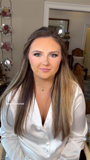 Today’s bride Denym was an absolute vision. She chose airbrush for herself and traditional makeup for her bride tribe, and the entire group was flawless. Airbrush was the perfect choice for her, giving seamless coverage for a few skin concerns while still looking light and skin like. It is one of the best options for brides wanting extra coverage without heaviness. MORE ON OUR BLOG: https://www.imagebylisa.com/post/airbrush-or-traditional-foundation-for-your-wedding-day Her whole bridal party ca