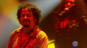 Toto - Africa (35th Anniversary at the Atlas Arena in Poland) «Africa» es una canción interpretada por el grupo de rock estadounidense Toto. La canción fue lanzada en su cuarto álbum de estudio Toto IV (1982). También fue publicada como sencillo, alcanzando la primera posición en el Billboard Hot 100 en febrero de 1982 y la posición 3 en la UK Singles Chart en ese mismo mes. La canción fue escrita por el tecladista David Paich y el baterista Jeff Porcaro. | AVTV Music Video