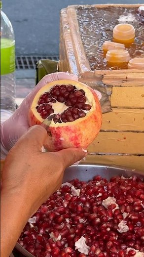 The easiest way to cut a pomegranate #cuttingfruit