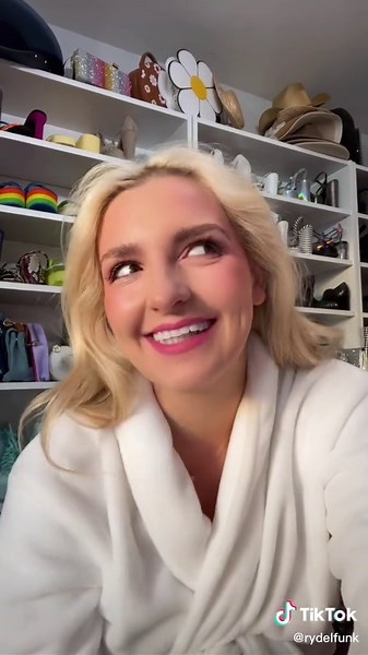 Messy Ponytail Tutorial for Effortless Style