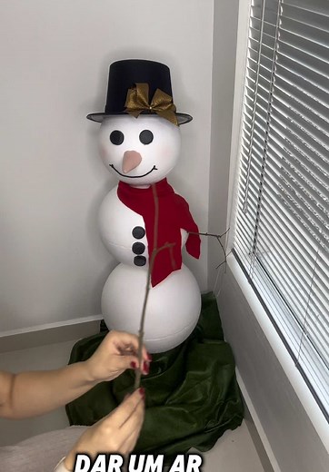 Como Fazer Um Boneco de Neve Incrível com Isopor