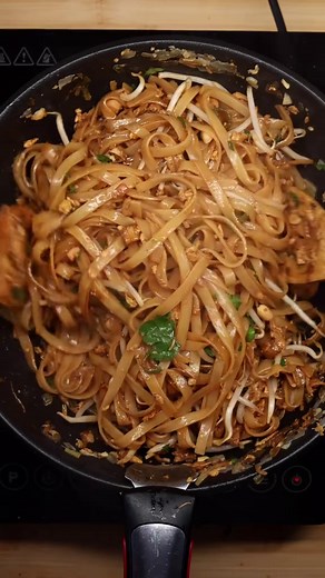 Pad Thaï au Poulet Maison : Recette Savoureuse