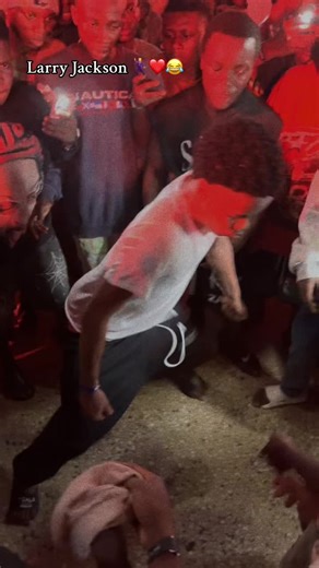 This guyyyy get step abeg 😂🕺#tiktok #fyp #larry @𝕃𝔸ℝℝ𝕐🙂💫🤍