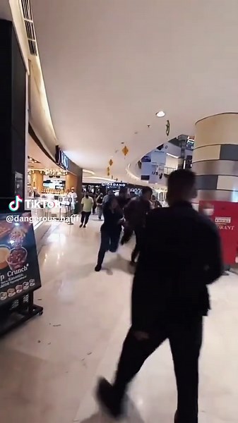 Trend Lari Renang Meme: Lari di Mall dan Lagu Viral