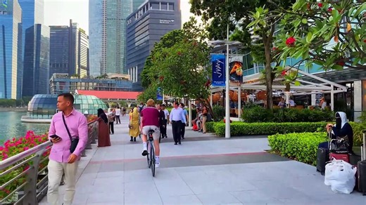 Walking Tour of Singapore: Iconic Landmarks & Hidden Gems