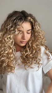 351K views · 763 reactions | Elevate your curls with the right brush! The Volume EdgeLift Brush adds ultimate volume while the Define EdgeLift Brush focuses on creating beautifully defined curl clumps.  Ready to find your perfect match? Click to explore both brushes! ️ | Bounce Curl | Facebook