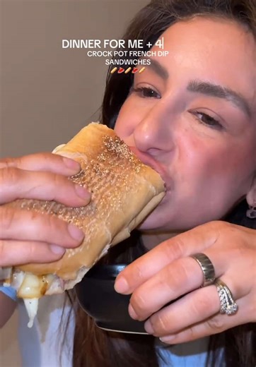 DINNER TONIGHT 10/10 crock pot French di sandwiches 🫨🥲 #dinnerrecipes ##sandwiches