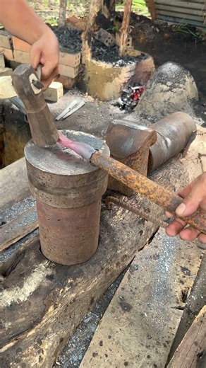 • “Making a Rubber Tapping Knife: Fast Process!”