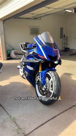 Yamaha R7 vs YZF-R6: Performance and Features