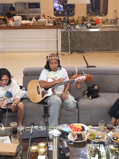 Praz Teguh Marapthon: Review Tunjang Taburai