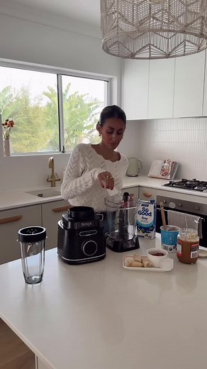 More sunshine = more smoothie bowls 🍯🍓🥥 Get the smoothest, thickest texture for your smoothie bowls with the Ninja Detect Kitchen System Power Blender Processor Pro! 😍 Recreate @__mishhhhhhh delicious smoothie bowl with the recipe on our IG post! #ninjakitchenau #ninjablender #smoothiebowlrecipe #smoothiebowl #smoothies #acai