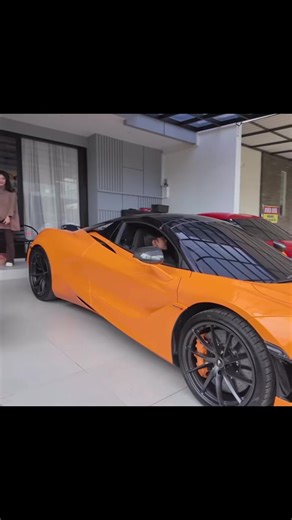 Andra ST Beli Mobil McLaren: Kisah Sang Ratu Mantan