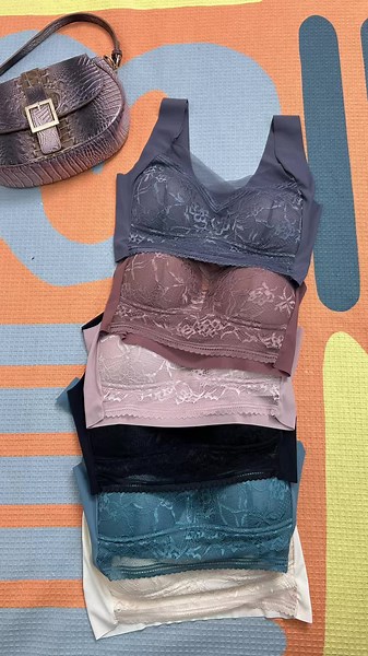 Obsessed with the lace seamless bras!! £3 a bra so good🥰 #bras #pushupbra #wirelessbras #underwear #comfybras #comfortiskey #seamless #seamlessbra #meshbra #comfortablebras #womensfashion #lacebra#affordablebra#ForYouDays #TikTokMadeMeBuyIt#fyp #tiktokshopblackfriday#blackfriday #blackfridaydeals #blackfridaysale