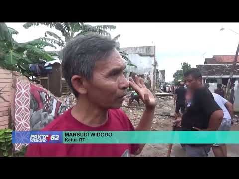 Strong Winds Hit Java, Falling Trees and Damaging Buildings