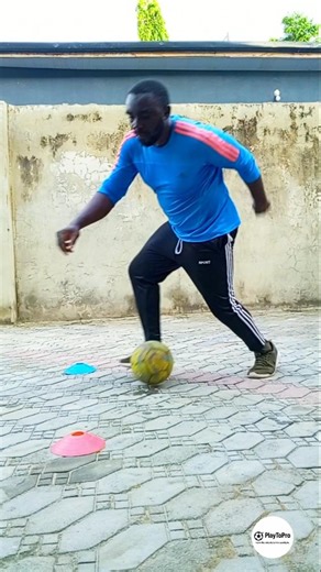 drag back and push forward dribble #footballshorts #viralvideo #soccershorts