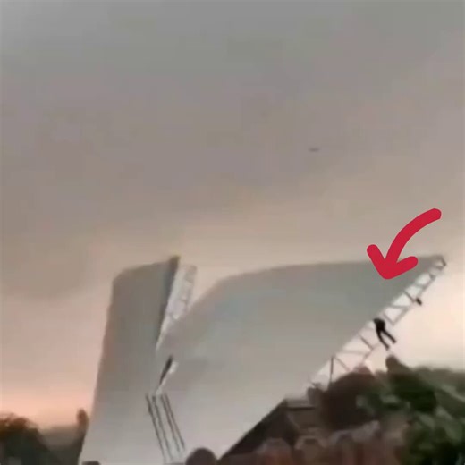 A man was thrown into the air during a violent storm in India after the roof he was holding onto was ripped away by strong winds.He reportedly survived the incident despite being flung around 40 feet into the air, according to the Daily Mail.