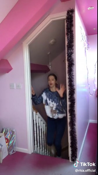 Have you tried the #repeatinghallway challenge?😂🎅🏻❤️ #foryou