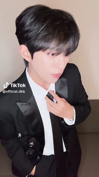 다크비(DKB) 디원(D1) 새로운 음악 리스닝