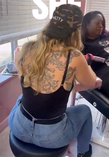Memorial tattoos aren’t about moving on — they’re about carrying love forward. 🤍 In 2020, she trusted jackie to create a portrait tattoo honoring her father after his passing. Five years later, she returned to us after the unexpected loss of her mother — asking for another black and grey portrait tattoo, placed to mirror the first. This reel shows both new and healed portrait work side by side — a reminder that while grief changes over time, meaningful tattoos age beautifully when done with int