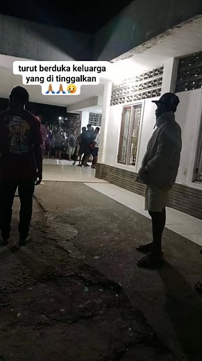 Pasien (IGD) inap gawat darurat. jumat 29 mey/jam 10:29 mlm karena belum menyelesaikan administrasi para pegawai yang bertugas, tidak merespons/tidak memberikan pertolongan pertama dengan serius, cepat dan Sebelum sempat Sayang nya pasien tidak dapat di selamatkan dan tidak tertolong sebelum sempat turun dari mobil pribadi dan keluarga pun mengambil tindakan seperti yang ad di vidio karena kesal dengan petugas rumah sakit. Dimanakah misi kemanusiaan yang harus di terapkan. Semoga keluarga yang d