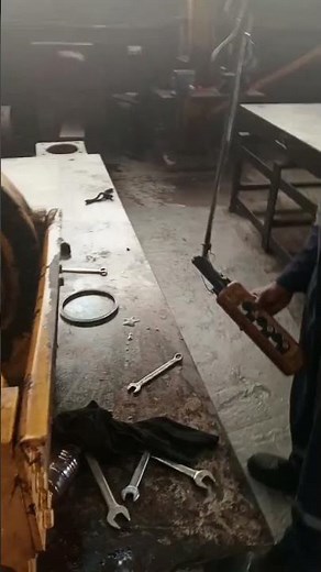 how to operate overhead crane to lift crane winch, subscribe for more videos #youtubeshorts