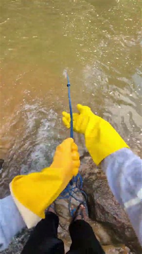 Guys, magnet fishing.#experiment #magnetfishing