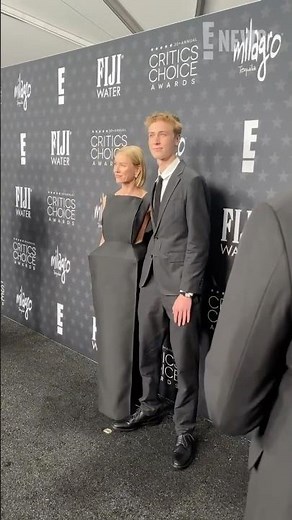 Naomi Watts and her son Sasha Schreiber arrive to the #CriticsChoice Awards. 🥹❤️ #AwardsSeason