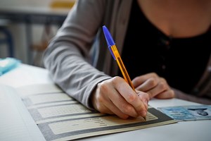 Πανελλήνιες 2025: Η πρώτη εκτίμηση για τις βάσεις - Ελεύθερος Τύπος