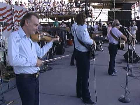 George Jones - Somebody Wants Me Out Of The Way (Live at Farm Aid 1986)