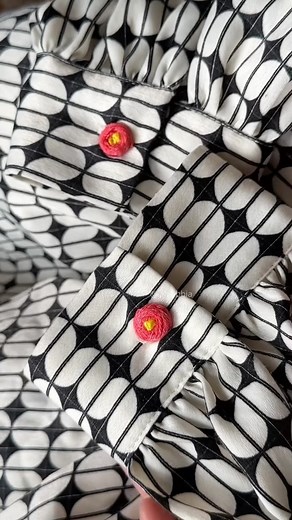 25K views · 994 reactions | Button Embroidery #fyp #embroidery #button #flower #flowerembroidery #byrubbia #instafashion #explore #hacks #tips #sewing #lifehacks #howtosew #tipsandtricks #howto #threadandneedle #needlework #fashion #fashionhacks #style #tutorial #embrioderylove | Rubbia | Facebook