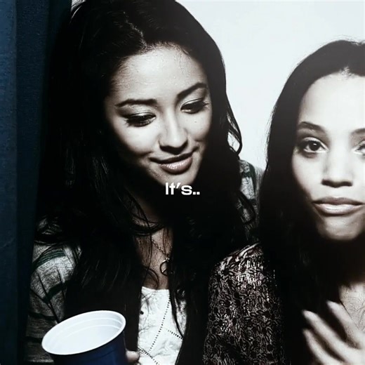 One of my favorite mugs on the show she’s so gorgeous 😭 ────୨ৎ──── #emilyfields #emilyfieldsedit #prettylittleliars #prettylittleliarsedit #fyp ────୨ৎ──── 🏷️-@phoenix @dj @anthony @₊⊹𝓃𝒶𝓉𐚁⊹₊ @ℳ❦ @headfreyvinastan @clea @amari @𝑴𝒂𝒍𝒊𝒒 ⛧ @phol ⭒