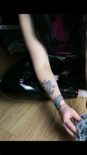 Floor tapping asmr with mic brushing acrylic nails #asmr #asmrtriggers #asmsounds