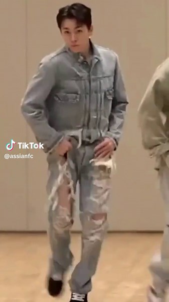 Vernon from SEVENTEEN: Dance Routine Showcase