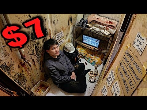 I Stayed in Japan's Dirtiest and Cheapest Hostel.$7 per night🕰️🏠