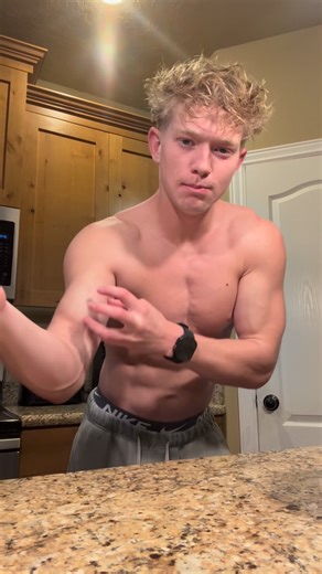 Ben Kump | Fitness Coach for Entrepreneurs on Instagram: "Quick muscle building hack 30 grams of protein before bed can produce the necessary amino acids for your broken down muscles To be rebuilt bigger and stronger Follow for more"