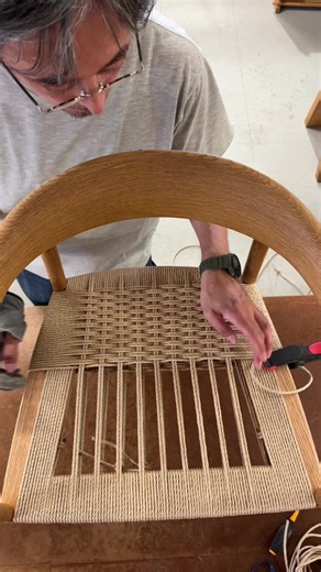 ペーパーコードチェアの座編み方法｜手仕事で作る椅子の座面