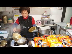 계란라면 치즈라면 떡라면 만두라면 - 신촌박스퀘어 이모네 Egg Ramen Cheese Ramen Rice Cake Ramen Dumplings Ramen - Korean Food