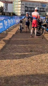 Chloe Sparrow Goes solo! An epic swim from the British 🇬🇧 athlete, who was out of the water in 45:59 ⏱️ Can she maintain her lead❓ #MultisportWCH2025 #Pontevedra2025 #Triathlon #LongDistance | World Triathlon