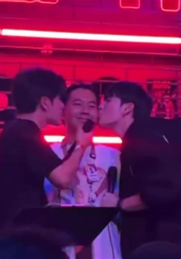 Heartwarming Kisses at Perth Santa Event