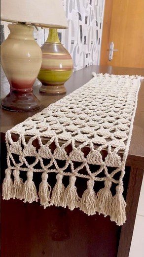Crocheted table runner - Quick, Easy and Economical #viralvideo #crochetedrug #tablerunner #crochet