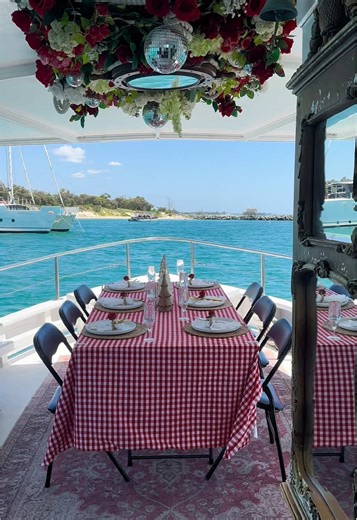 We love when Rosie becomes part of the Christmas party tradition 🌹🎄 This stunning sit-down lunch marked the third year this team has celebrated with us… and honestly, could the backdrop be any cuter? 😍🌊 A beautiful day, incredible food, and the kind of vibe you just can’t get on land. If you’re planning a 2026 team celebration, client catch-up or end-of-year get-together — we’d love to welcome you on board 🥂🚢 #rosieboatcharters #christmaspartytradition #goldcoastvenues #privatecharter #gol